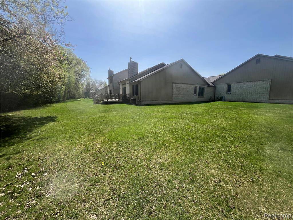 West Bloomfield, MI 48322 3167,7355 SHERWOOD CREEK