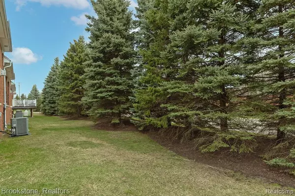 Troy, MI 48084 1678,3926 APPALOOSA Drive