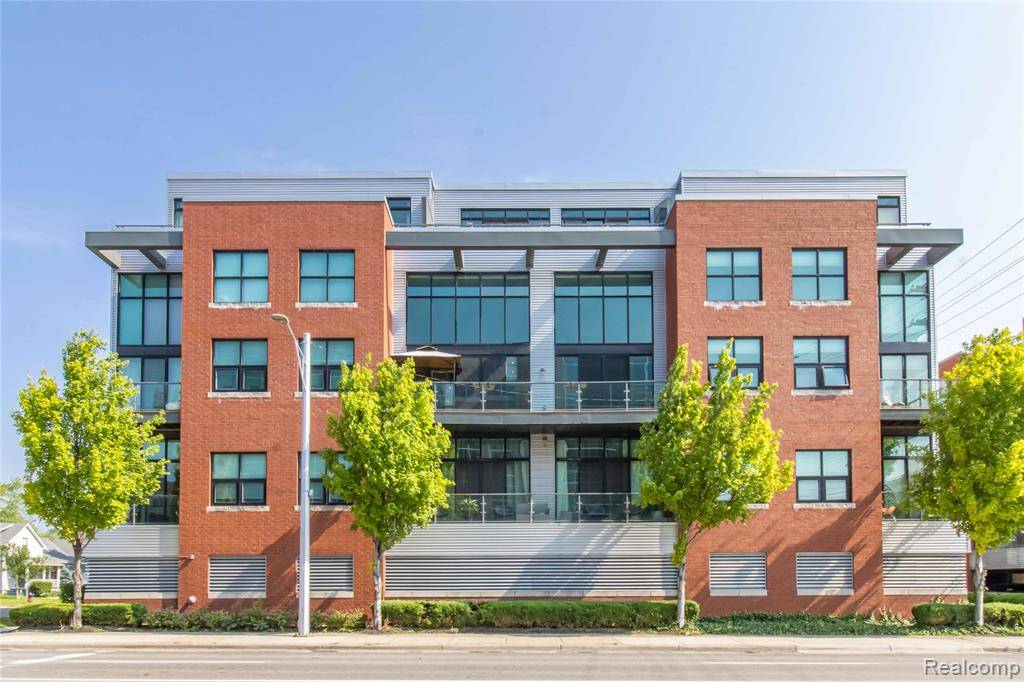 100 N. CENTER #302 Street, Royal Oak, MI 48067 4821
