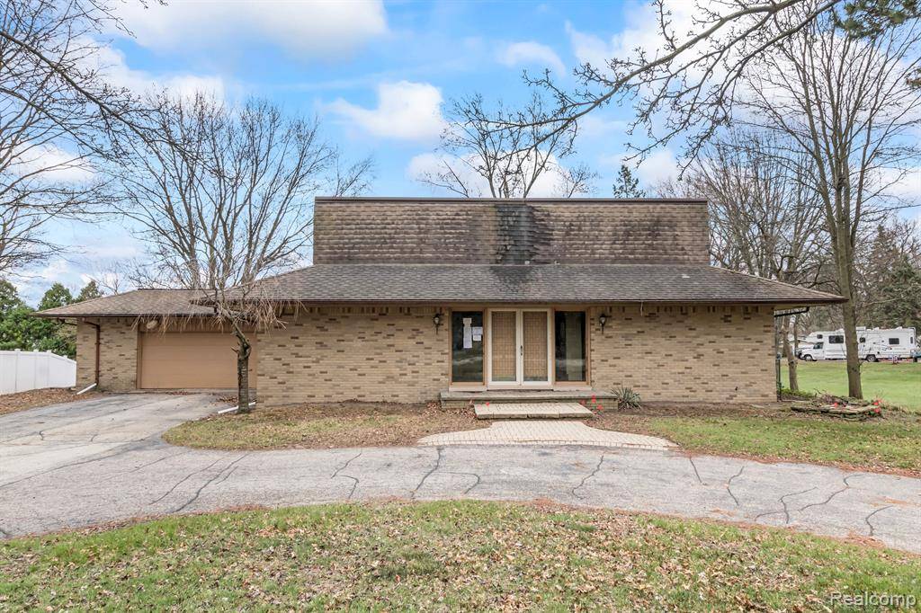 11400 CHICAGO Road, Warren, MI 48093 1177