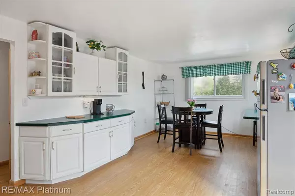 Pinckney, MI 48169 9098,11549 RIVERBANK Lane