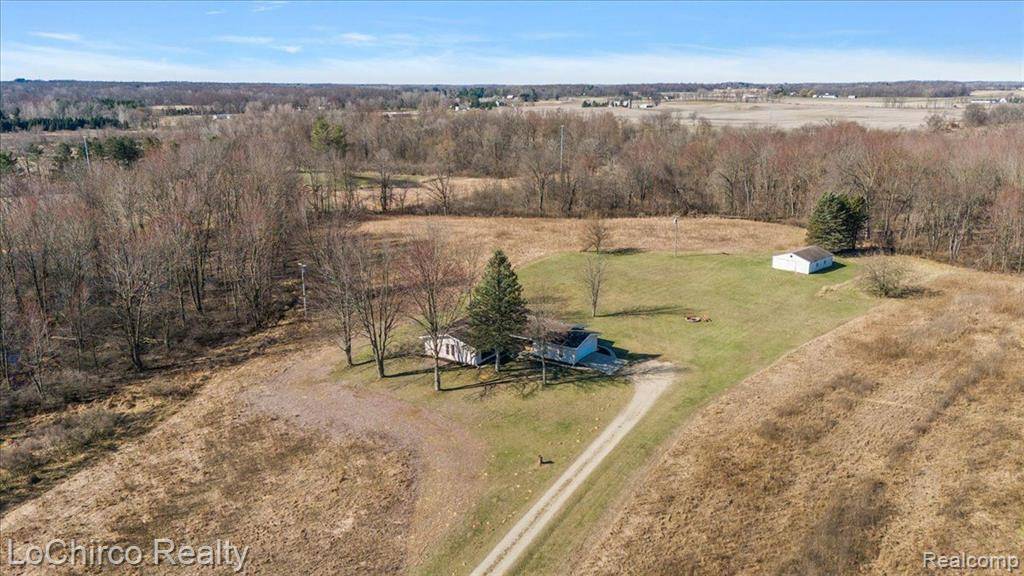 Fowlerville, MI 48836 9748,8603 N OWOSSO Road