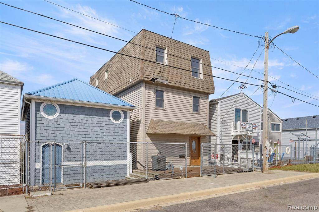 Wyandotte, MI 48192 4656,9 WALNUT Street