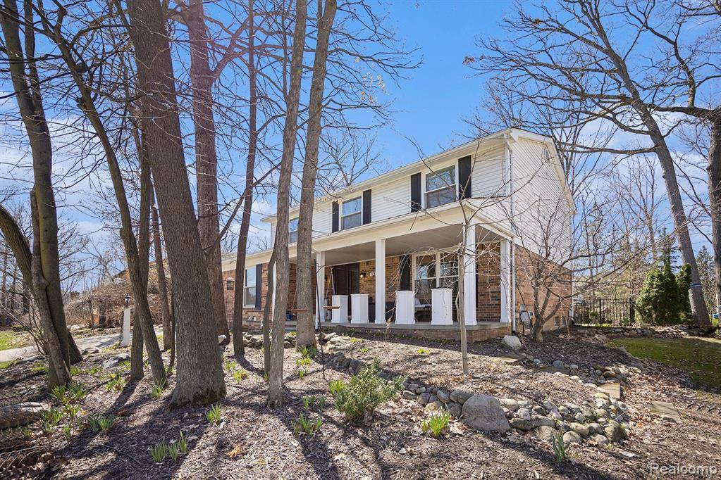 Rochester Hills, MI 48309 1032,779 MEDINAH Drive