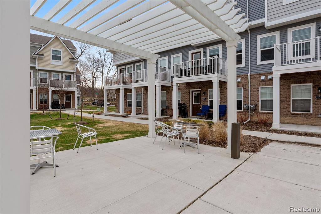 Brighton, MI 48116 3508,203 SEAN Street