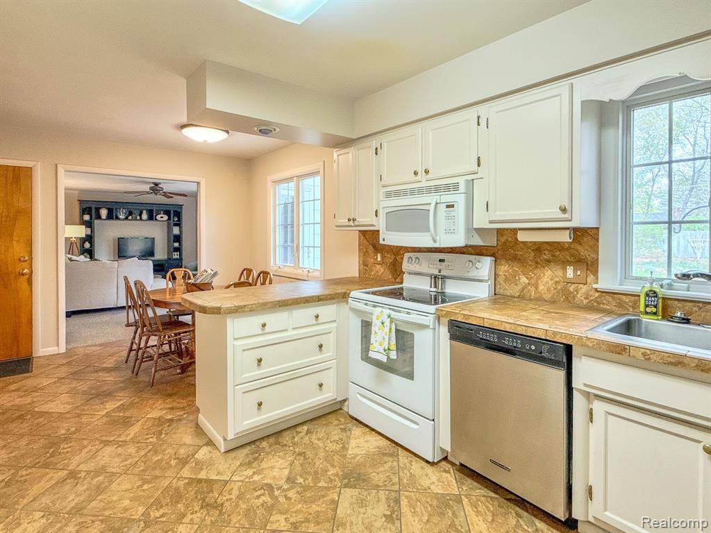 Davison, MI 48423 2068,2126 Holly Tree Drive