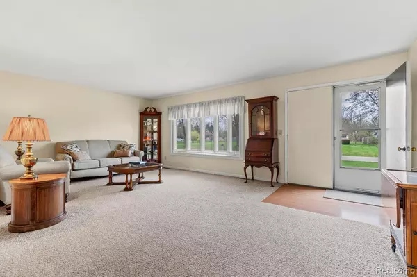 South Lyon, MI 48178 1614,60820 LILLIAN Street