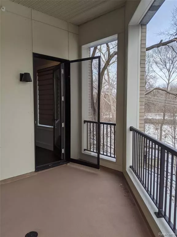 Birmingham, MI 48009,856 N N. OLD WOODWARD AVE APARTMENT 305 Avenue