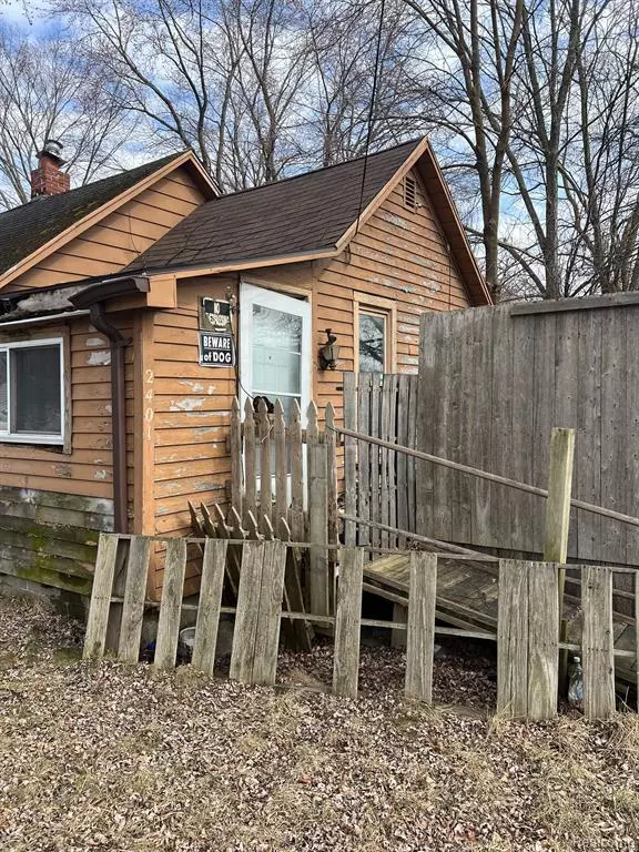 2401 KANSAS Avenue, Flint, MI 48506 3807