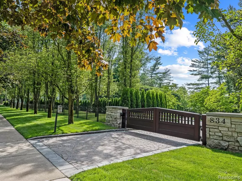 834 SOUTHFIELD Road, Birmingham, MI 48009 3734