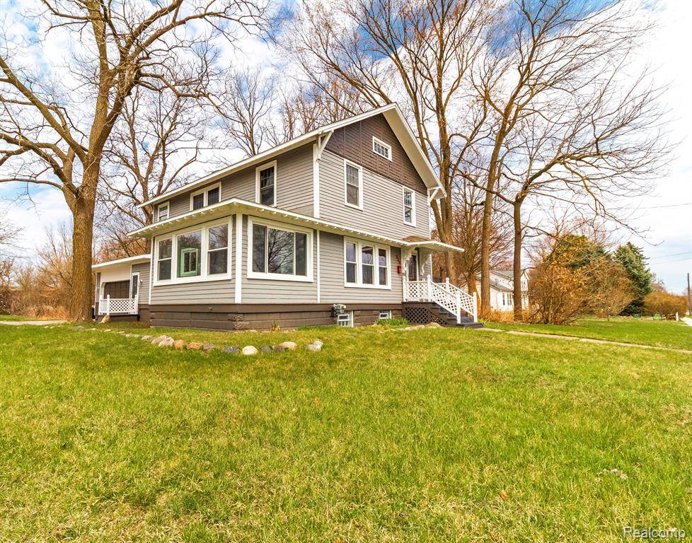 Lapeer, MI 48446 1423,938 W OREGON Street