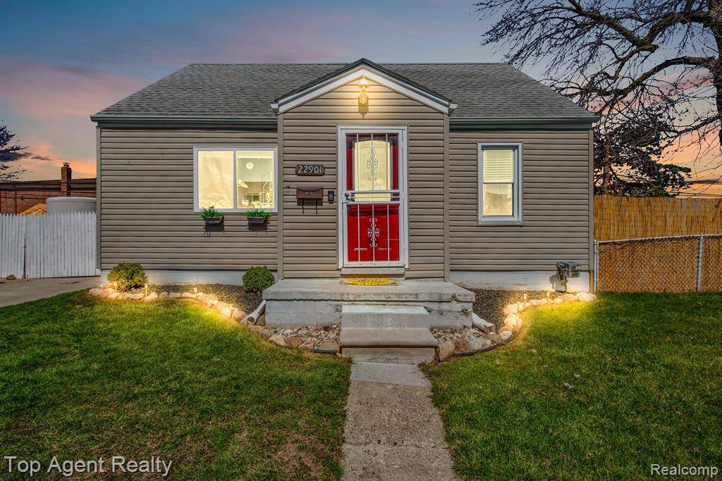 22901 PLEASANT Street, Saint Clair Shores, MI 48080 3447