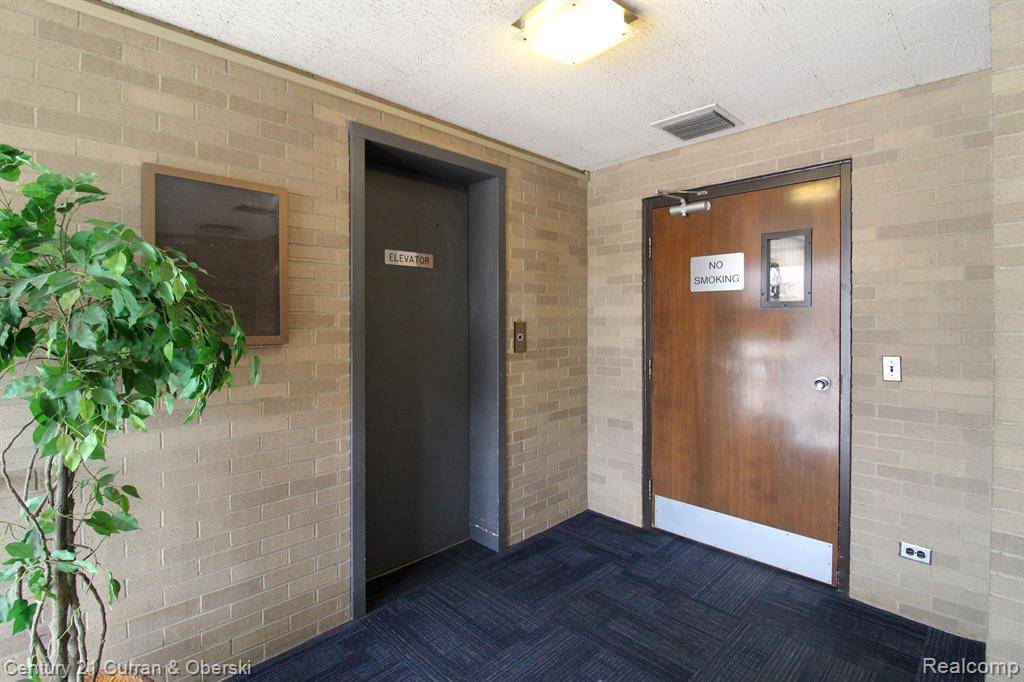 Dearborn, MI 48124 2260,22190 GARRISON Street