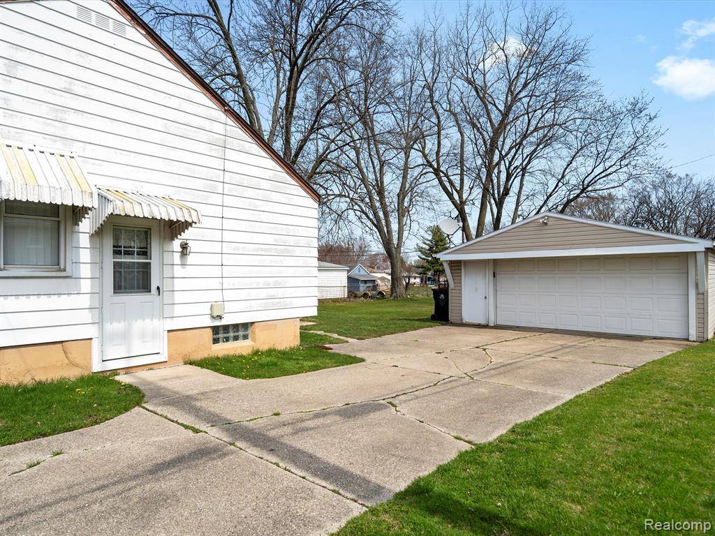 Roseville, MI 48066 4116,29060 MICHIGAN Street
