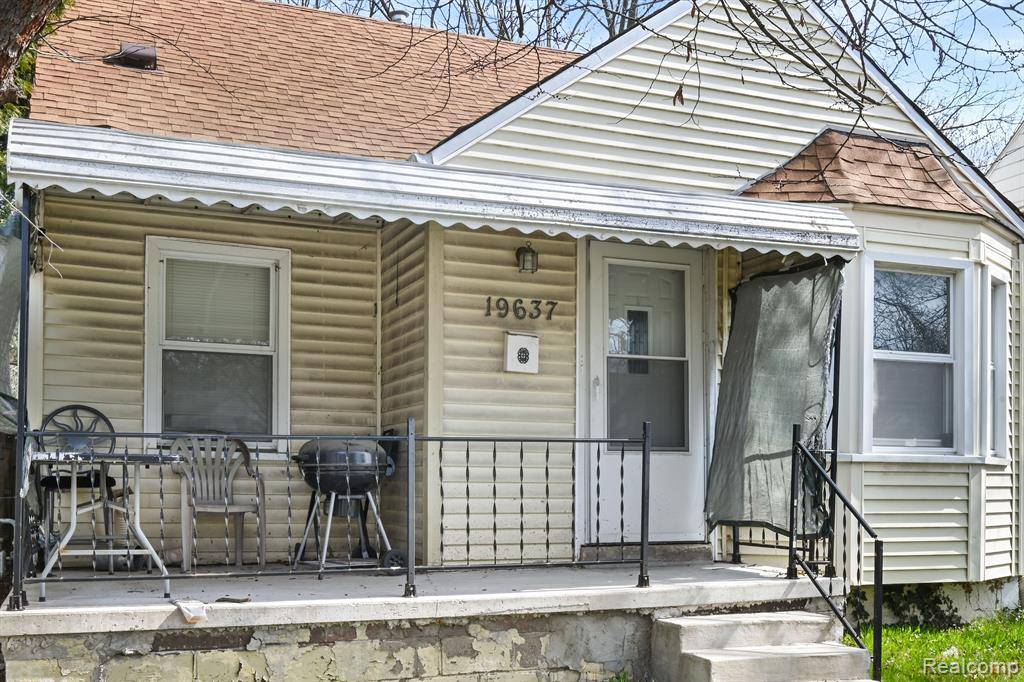 Harper Woods, MI 48225 2223,19637 WASHTENAW Street