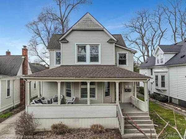 Grosse Pointe, MI 48230 1503,475 SAINT CLAIR Street