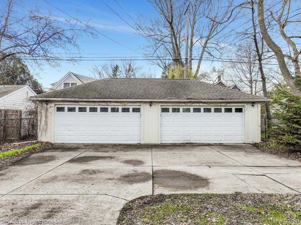 Grosse Pointe, MI 48230 1503,475 SAINT CLAIR Street
