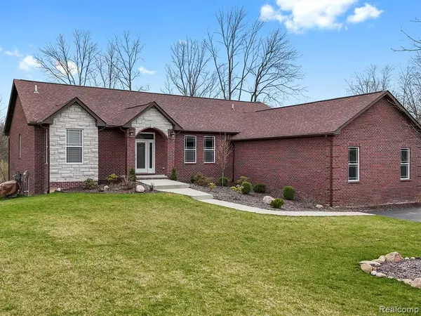 6750 SUNSET Drive, South Lyon, MI 48178