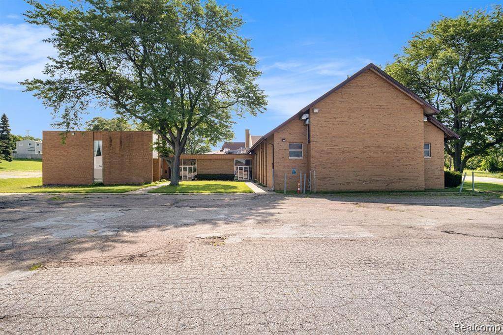 Flint, MI 48504 4370,3202 FLUSHING Road