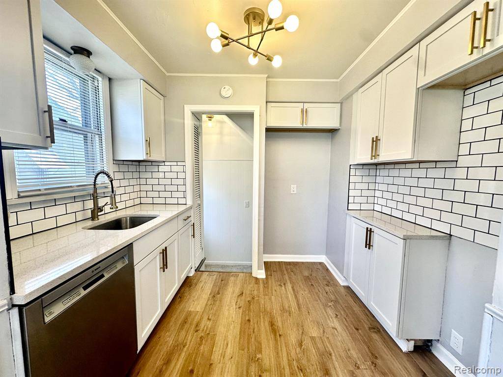 Harper Woods, MI 48225 2177,19412 KENOSHA Street