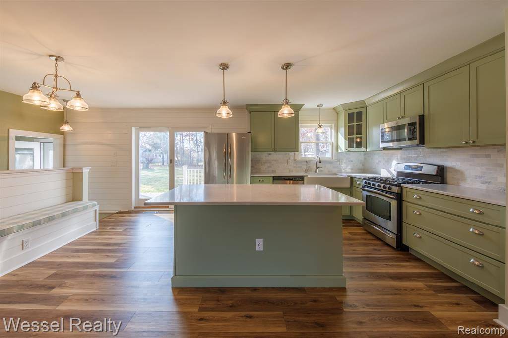 Holly, MI 48442 8632,557 Green Cove Drive