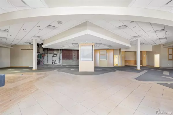 Madison Heights, MI 48071 1310,451 W 14 MILE Road