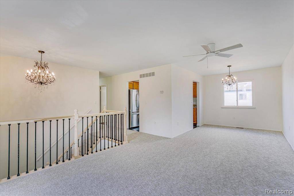 Troy, MI 48083 2350,2919 ROUNDTREE Drive