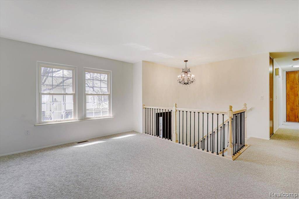 Troy, MI 48083 2350,2919 ROUNDTREE Drive