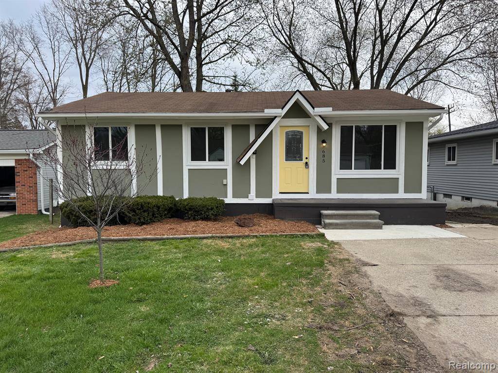 Waterford, MI 48328 4136,685 LEDYARD Street
