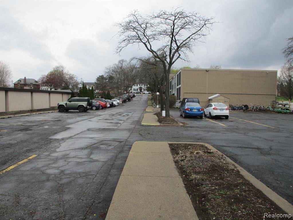 Trenton, MI 48183 2765,2419 RIVERSIDE Drive