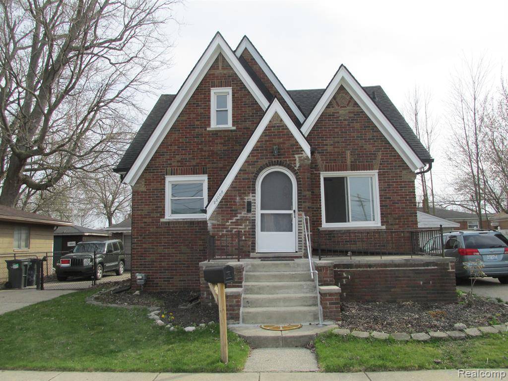 Saint Clair Shores, MI 48080 3446,23008 PLEASANT Street