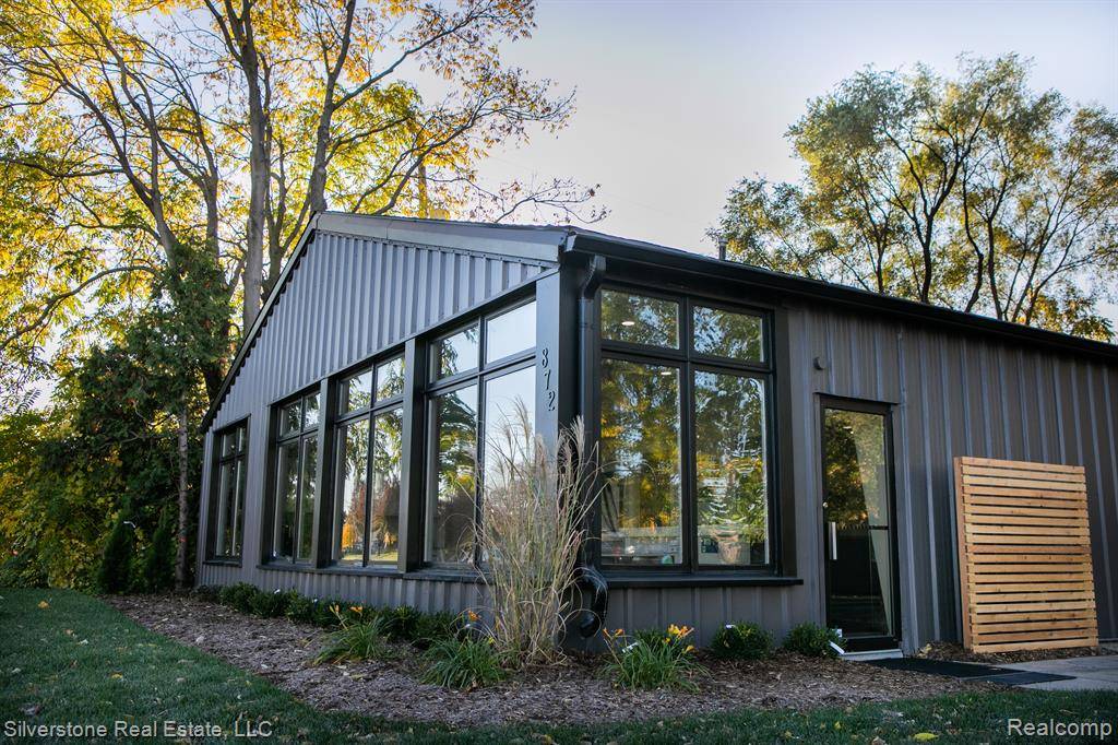 872 E AUBURN Road, Rochester Hills, MI 48307 5308