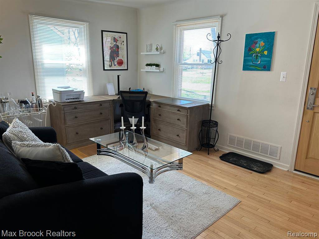 Berkley, MI 48072 2038,2452 MORTENSON Boulevard