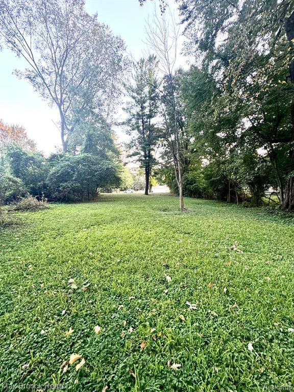 Southfield, MI 48075 4138,18656 Midway Avenue