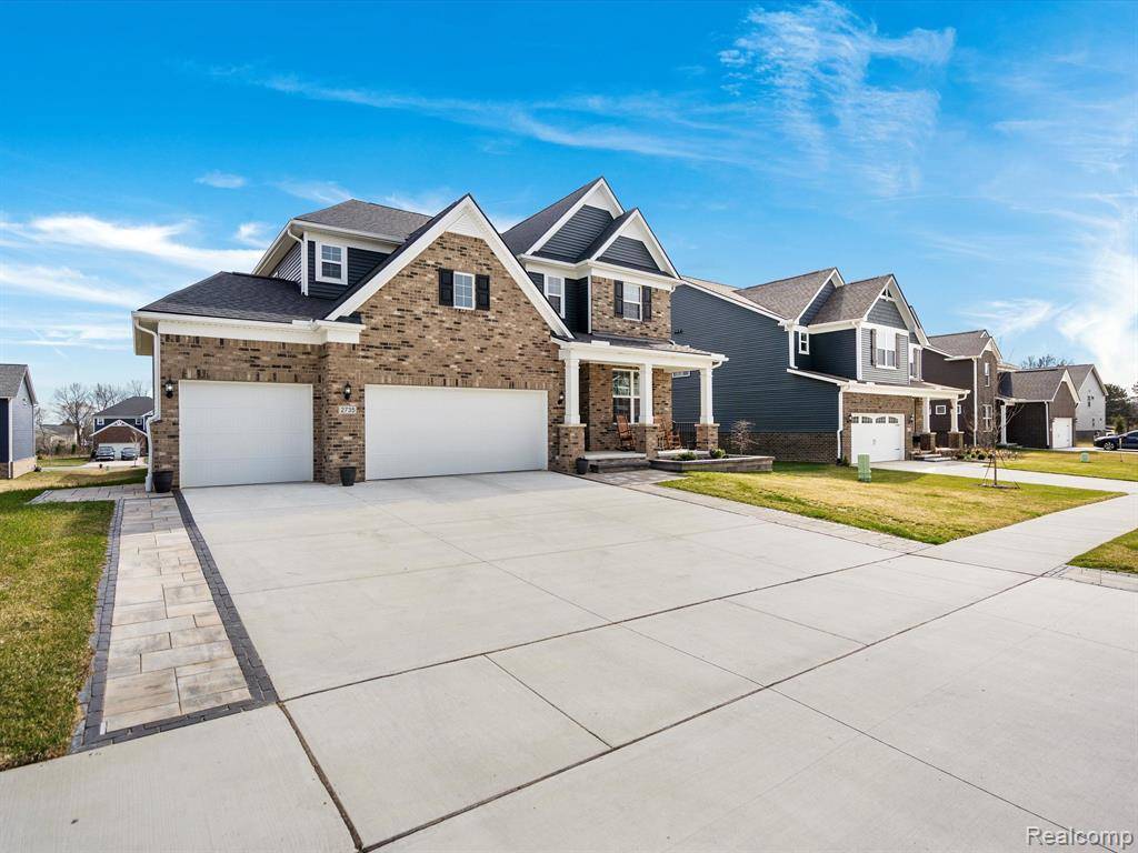 Commerce Twp, MI 48382 5212,2735 TULIP Way