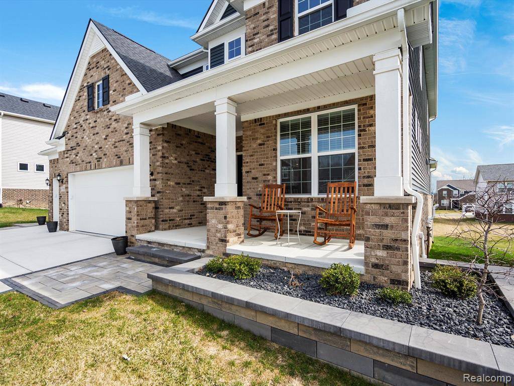 Commerce Twp, MI 48382 5212,2735 TULIP Way