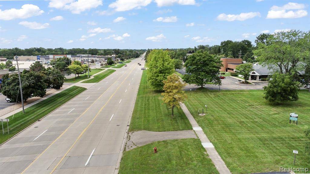 Farmington, MI 48335 5208,33466 W 8 MILE Road