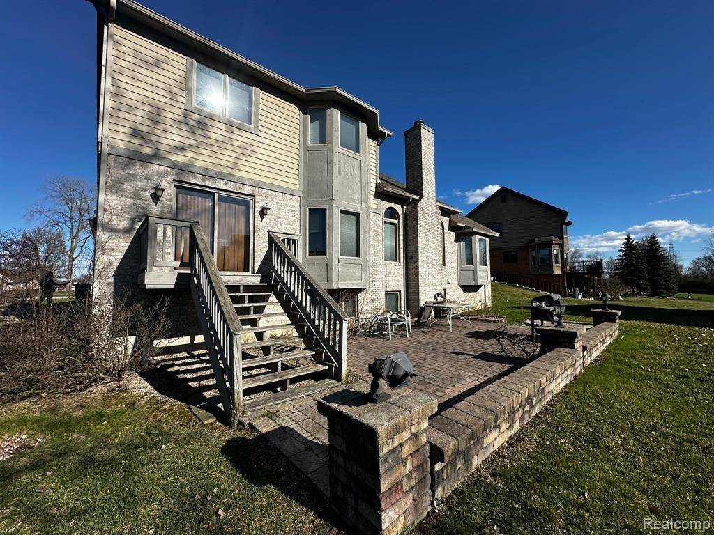 Flat Rock, MI 48134 1167,25152 PLEASANT CREEK Drive