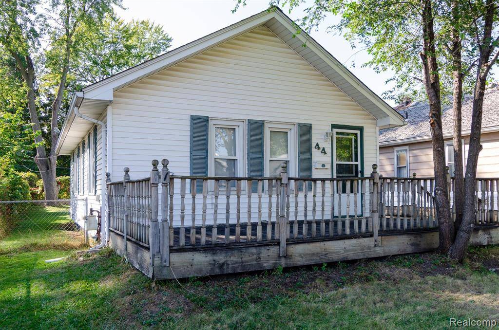 Waterford, MI 48328 3716,44 W END Avenue