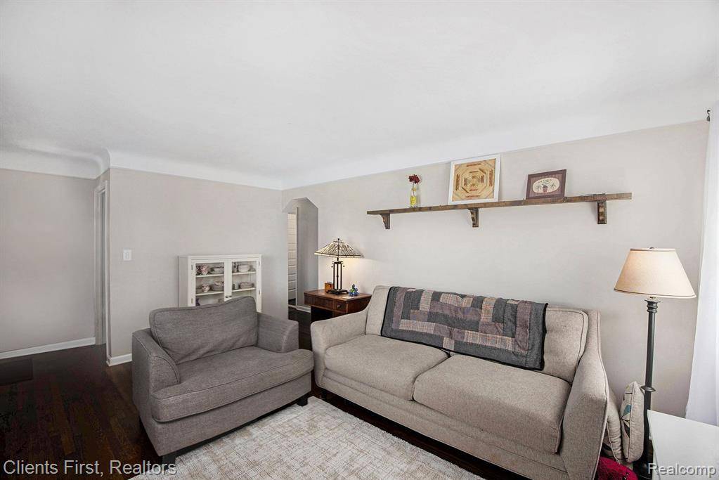 Livonia, MI 48150 5709,11032 BROOKFIELD Street