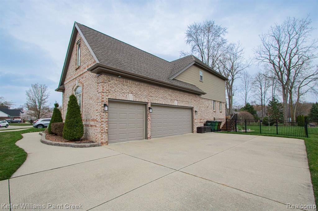 Shelby Twp, MI 48317 1815,49662 SHELBY CREEK Drive