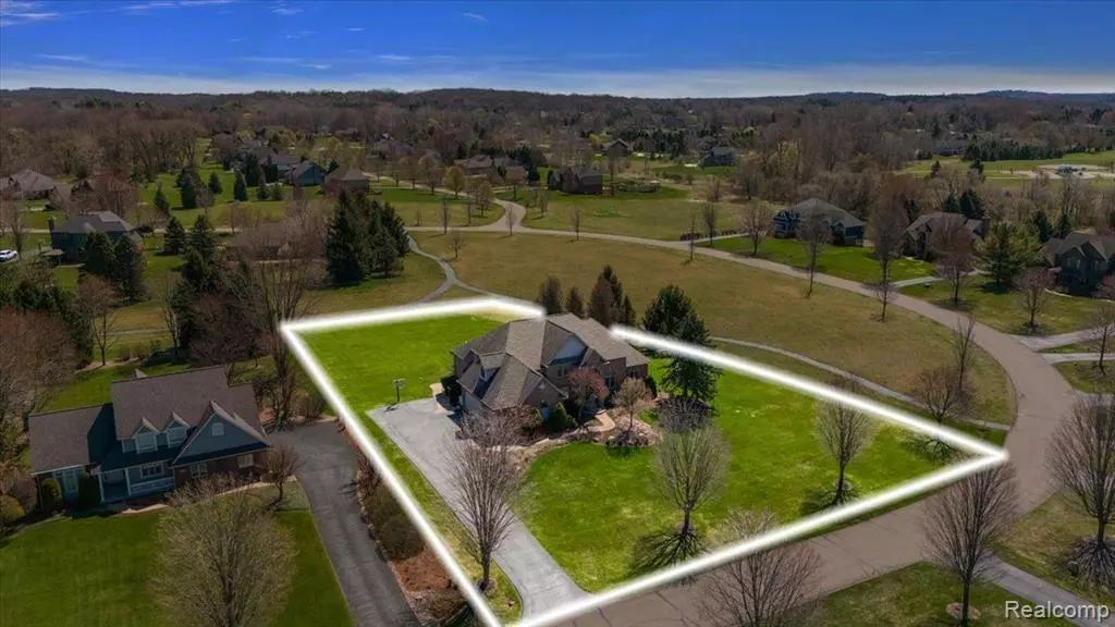 Clarkston, MI 48348 2675,8449 S SHORE Drive