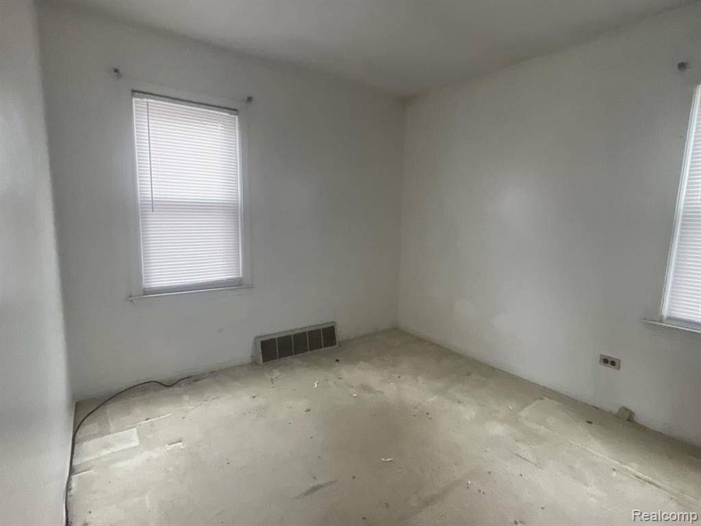 Detroit, MI 48204 5902,9115 ROSELAWN Street