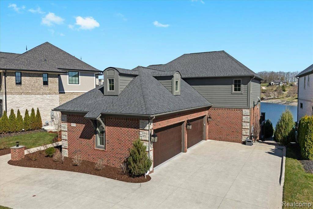 South Lyon, MI 48178 7800,8353 PIER POINT Court