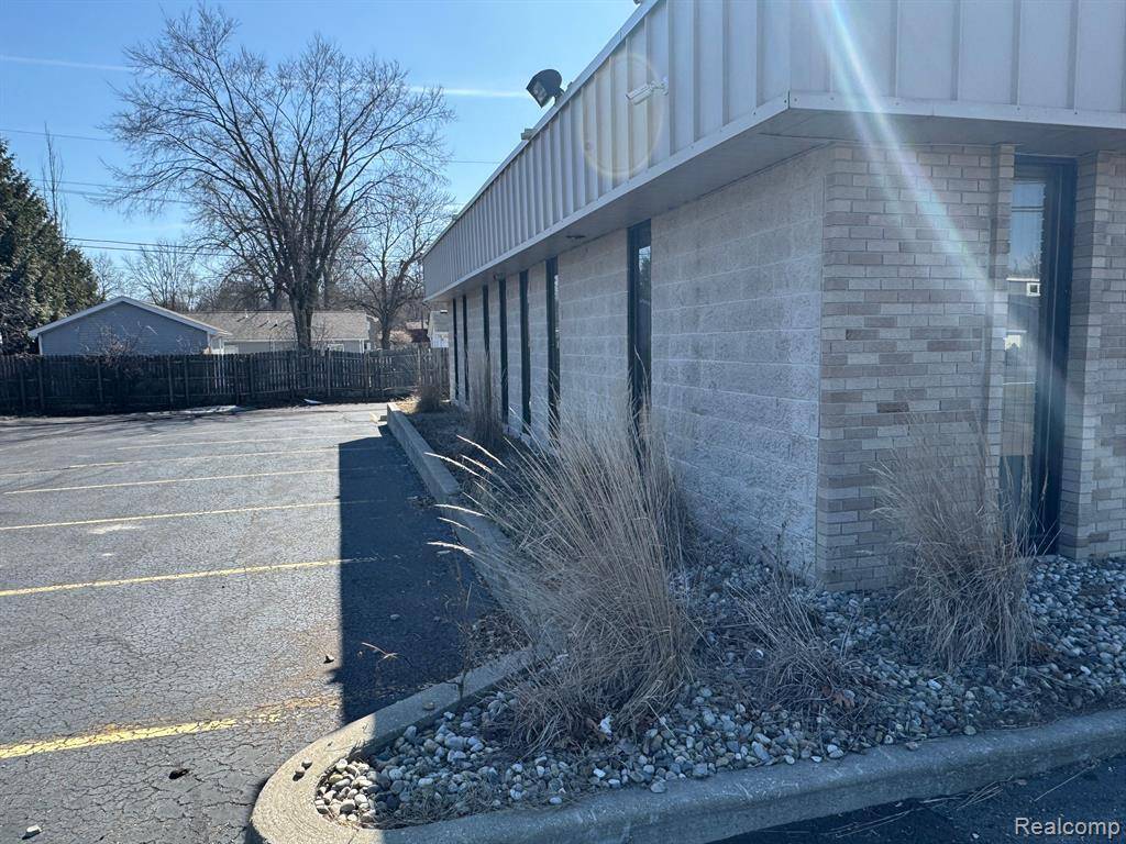 Waterford, MI 48328 2653,2709 PONTIAC LAKE Road