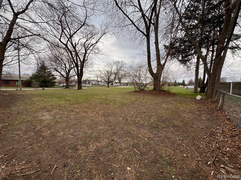Flushing, MI 48433 1815,1436 E PIERSON Road