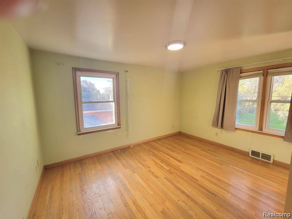 Warren, MI 48092 3751,2415 OTTER Street