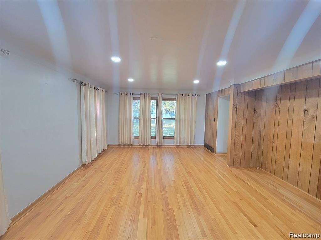 Warren, MI 48092 3751,2415 OTTER Street