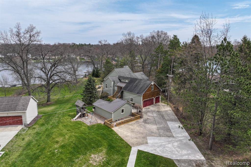 Byron, MI 48418 9772,15355 LONGFELLOW Drive