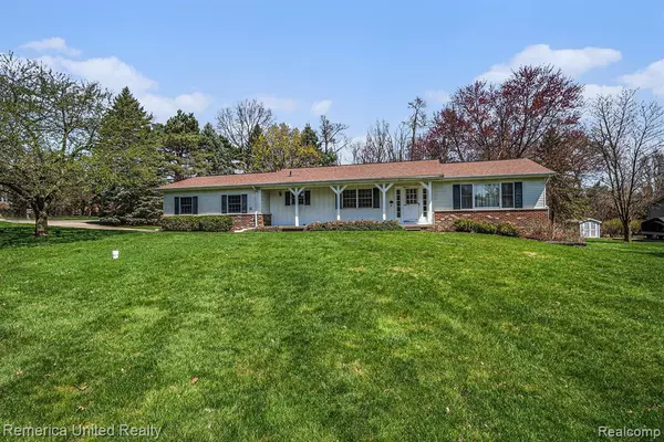 1264 FOX HILLS Drive,  Howell,  MI 48843 8537